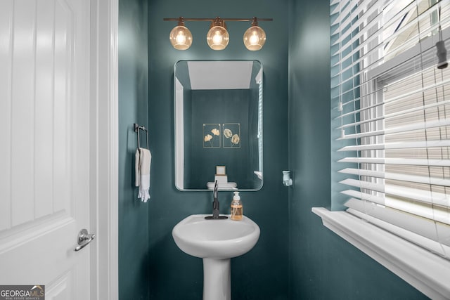 234 Lakepointe Dr, Savannah, GA 31407 - bathroom featuring a sink