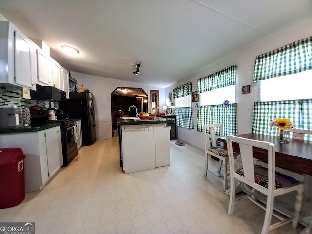 328 Kelly Creek Rd, Waco, GA 30182 - kitchen featuring black appliances, arched walkways, dark countertops, and light floors