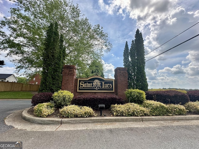 23 Saint Ives Ln, Winder, GA 30680 - community / neighborhood sign with fence