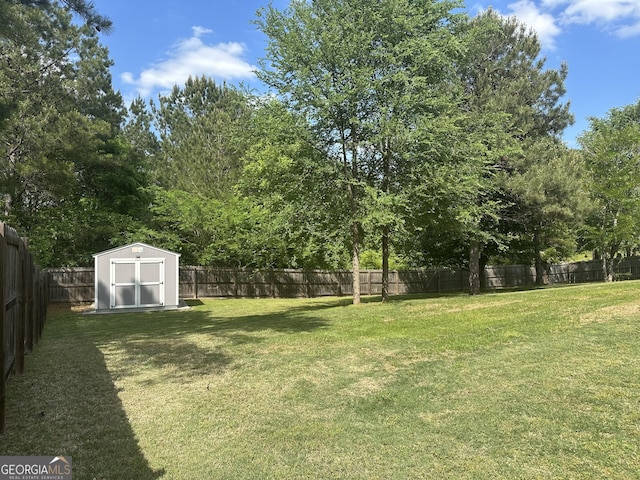 20 Wagon Trl, Mansfield, GA 30055 - view of yard featuring a storage unit, a fenced backyard, and an outdoor structure