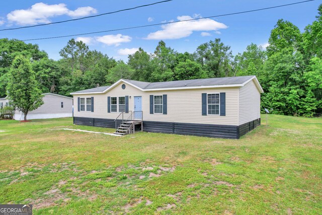 manufactured / mobile home with crawl space and a front yard