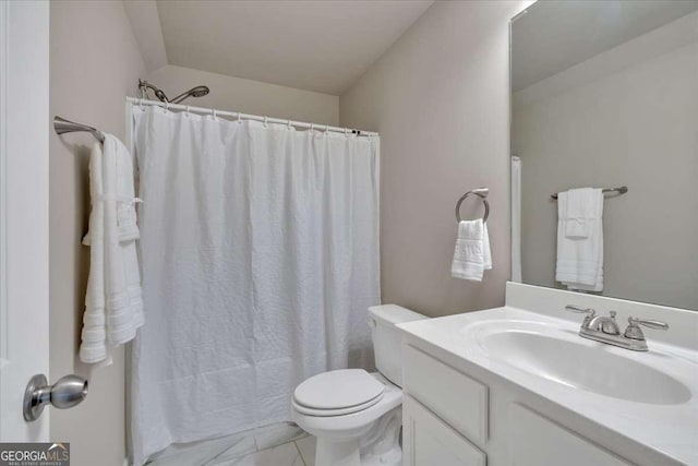 bathroom with vanity, curtained shower, and toilet