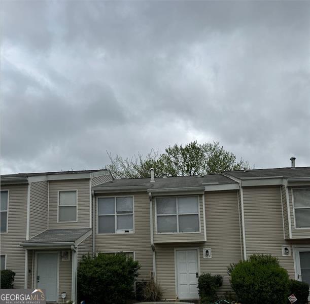 view of townhome / multi-family property