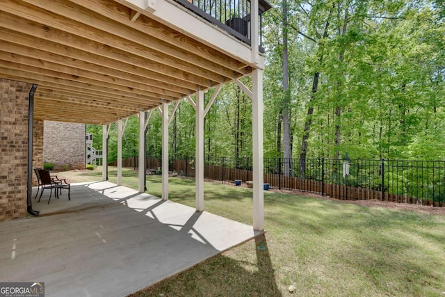 view of yard featuring a patio