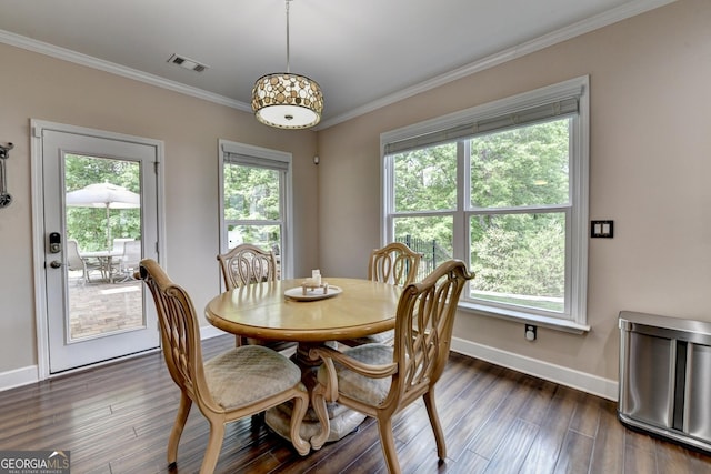 6413 Maple Park Ln, Hoschton, GA 30548 - dining area featuring crown molding, baseboards, dark wood-style floors, and visible vents