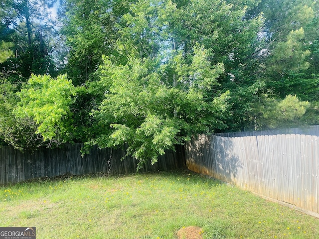 view of yard featuring a fenced backyard