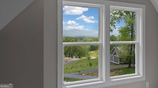 entryway featuring a mountain view