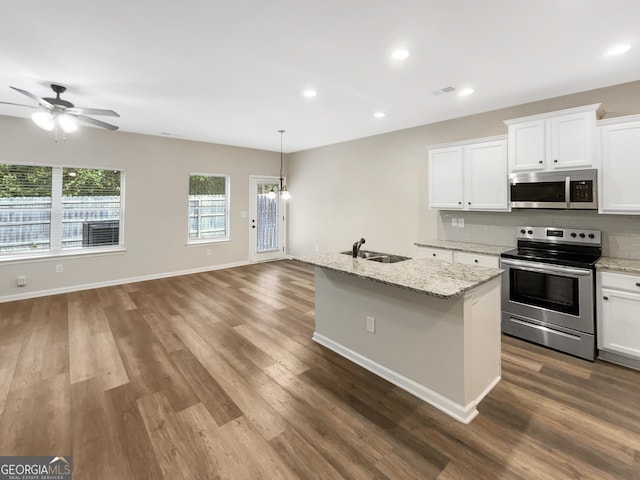 6001 Oak Bend Ct, Riverdale, GA 30296 - kitchen featuring stainless steel appliances, dark wood finished floors, ceiling fan, a kitchen island with sink, and recessed lighting
