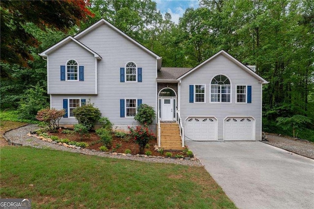 204 Queensbury Ct, Acworth, GA 30102 - tri-level home with a garage, driveway, and a front yard