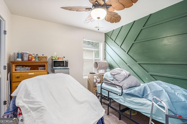 bedroom featuring a ceiling fan