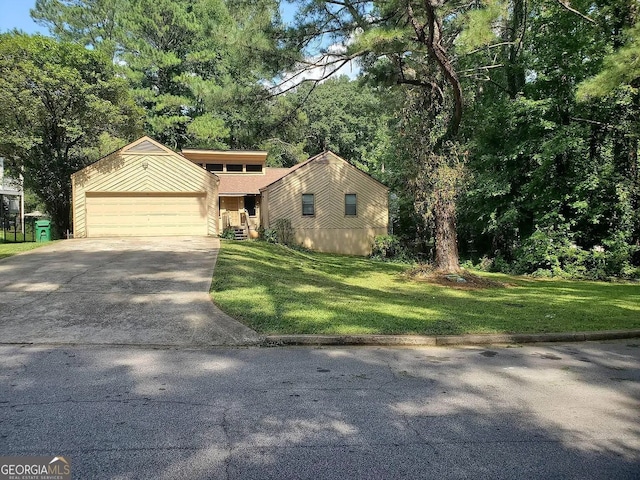view of front of home with a garage, a front lawn, and driveway