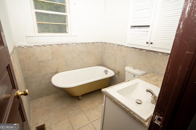 305 Wolfe St, Dublin, GA 31021 - laundry area featuring a textured ceiling, cabinet space, water heater, and washing machine and clothes dryer