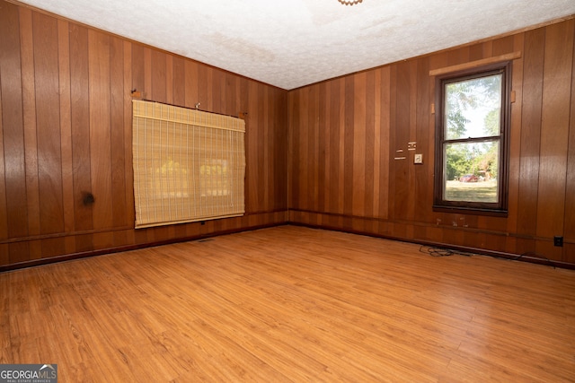 305 Wolfe St, Dublin, GA 31021 - full bath with baseboards, toilet, and wallpapered walls