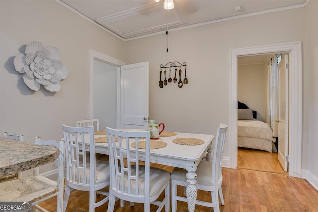 2327 Redwood Dr, Augusta, GA 30904 - dining space featuring light wood-style floors, crown molding, and a ceiling fan