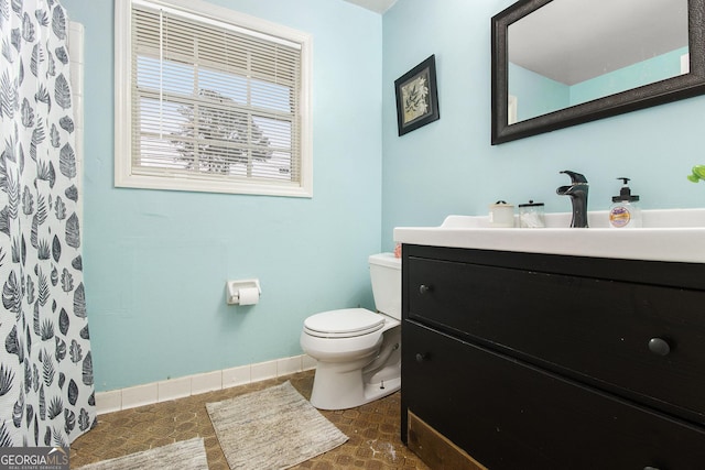 1239 Sharonton Dr, Stone Mountain, GA 30083 - bathroom with vanity, toilet, baseboards, and curtained shower