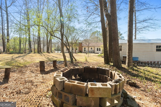 view of yard featuring an outdoor fire pit