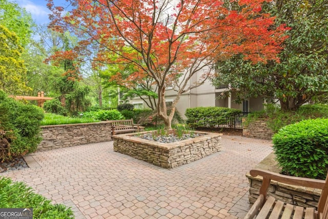 1502 River Green Dr NW Unit 1502, Atlanta, GA 30327 - surrounding community featuring a patio