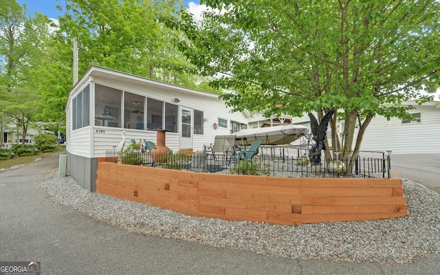 76 Periwinkle Ln, Cleveland, GA 30528 - view of front of property featuring a fenced front yard and a sunroom