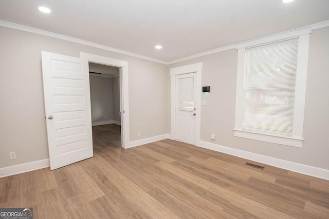 empty room with baseboards, ornamental molding, recessed lighting, and visible vents