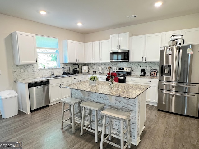 517 Starbuck Pkwy, Pendergrass, GA 30567 - kitchen with stainless steel appliances, dark wood finished floors, white cabinetry, backsplash, and recessed lighting