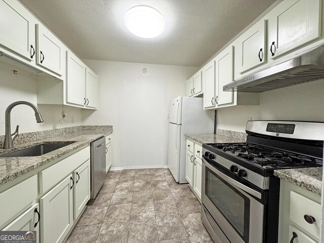 1812 Ashborough Cir SE Unit C, Marietta, GA 30067 - kitchen with white cabinets, a sink, a textured ceiling, stainless steel appliances, and under cabinet range hood