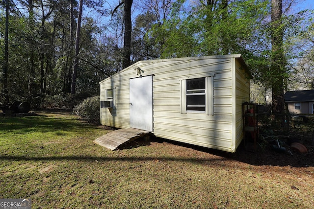 view of outdoor structure featuring an outbuilding