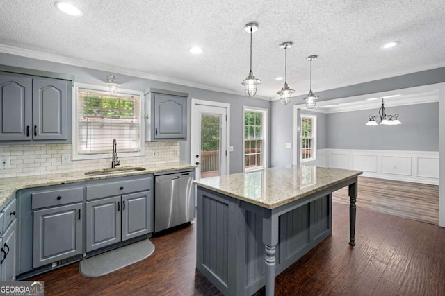 405 Maple Rdg, White, GA 30184 - kitchen with a sink, dishwasher, a textured ceiling, gray cabinetry, and ornamental molding