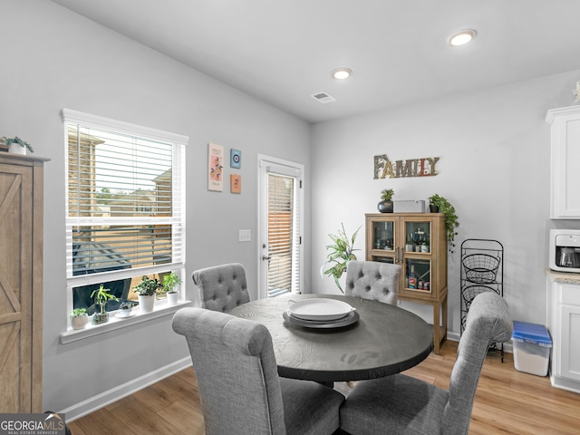 dining room with recessed lighting, baseboards, light wood-type flooring, and visible vents