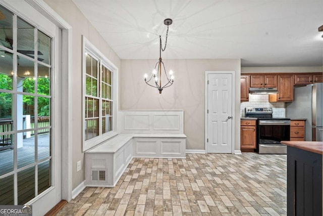 kitchen with an inviting chandelier, visible vents, tasteful backsplash, appliances with stainless steel finishes, and hanging light fixtures
