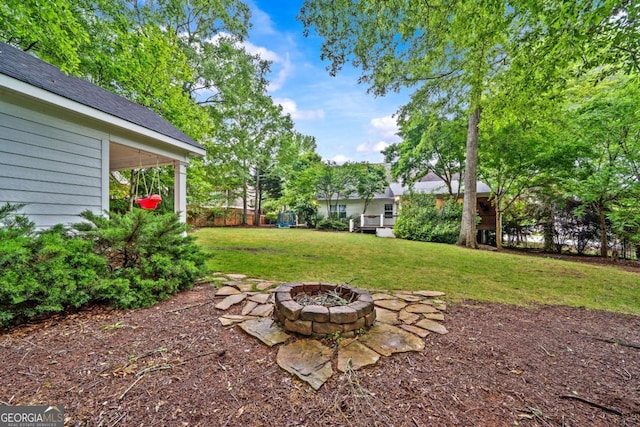view of yard featuring a fire pit