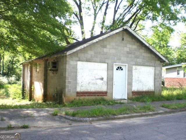 24 N Blanche Ave SW, Rome, GA 30161 - view of outdoor structure featuring a wall mounted air conditioner and an outdoor structure