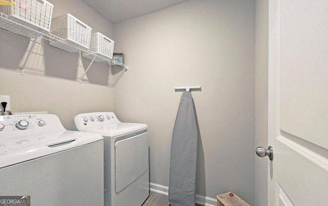 laundry area with baseboards, laundry area, and washing machine and dryer