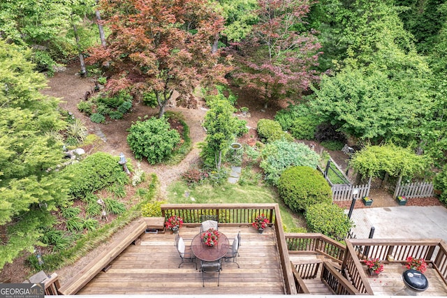 deck with outdoor dining space