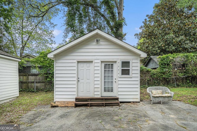 581 Taylor Dr SE, Smyrna, GA 30080 - view of outdoor structure featuring fence and an outbuilding