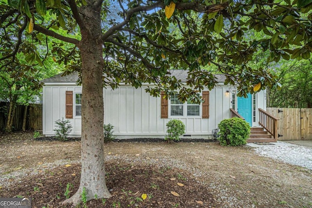 581 Taylor Dr SE, Smyrna, GA 30080 - view of front of home with board and batten siding, fence, and a shingled roof
