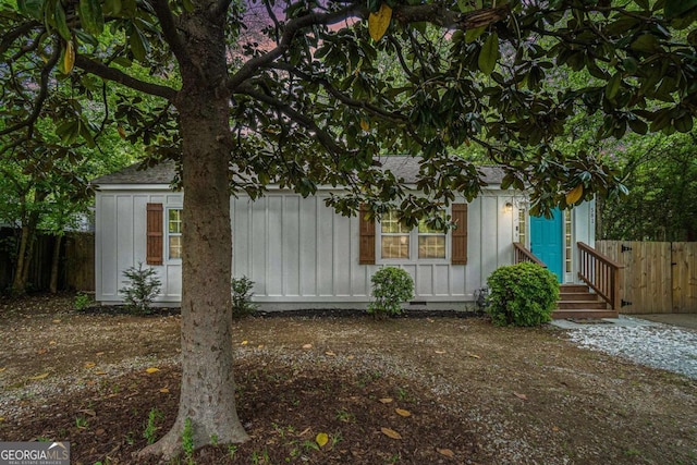 581 Taylor Dr SE, Smyrna, GA 30080 - exterior space featuring fence and board and batten siding
