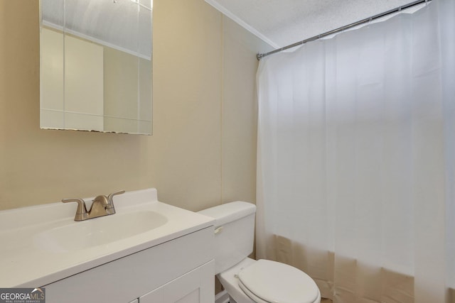 full bath featuring vanity, shower / bathtub combination with curtain, ornamental molding, and toilet