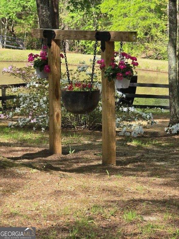 5419 Tyree Rd, Winston, GA 30187 - details featuring fence