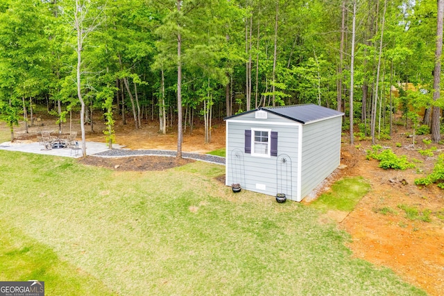 445 Boulder Crest Trl, Villa Rica, GA 30180 - view of green lawn featuring a patio, a shed, and a wooded view