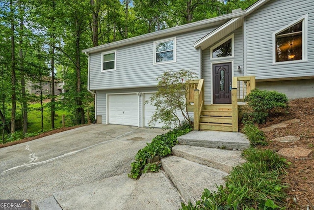 832 Wyntuck Dr NW, Kennesaw, GA 30152 - bi-level home featuring an attached garage and concrete driveway