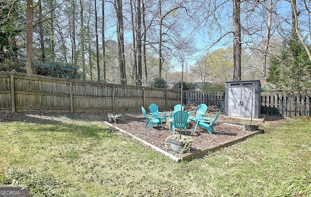 view of yard featuring a fenced backyard, an outdoor structure, and a shed