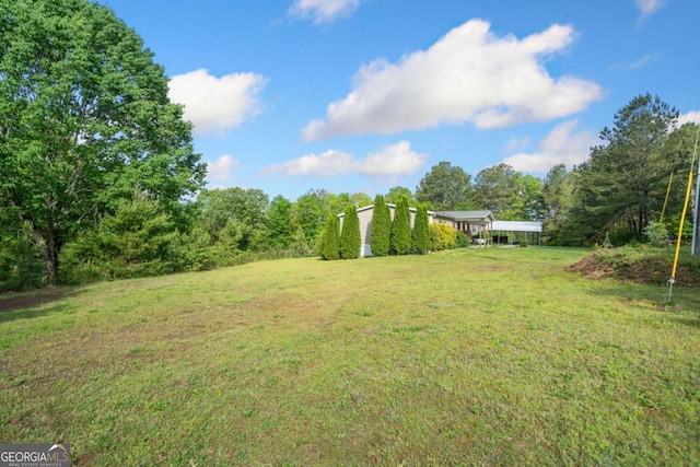view of yard with a detached carport