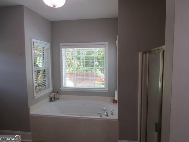 105 Wieland Dr, Kathleen, GA 31047 - full bathroom featuring a garden tub