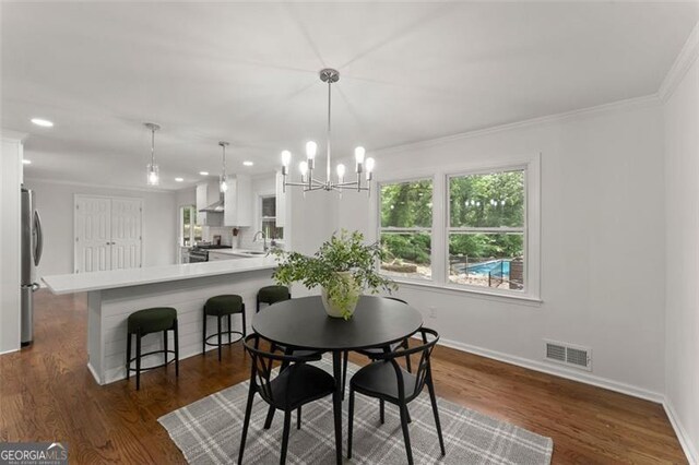 800 Breckinridge Rd SW, Marietta, GA 30064 - dining area with crown molding, baseboards, a chandelier, and visible vents