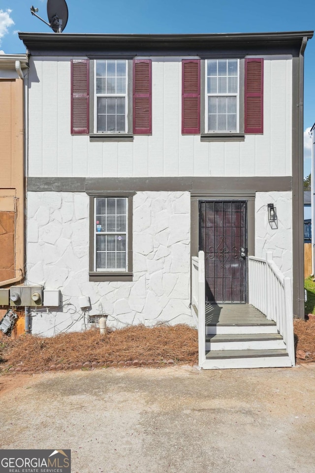 2047 Charter Ln, Lithonia, GA 30058 - view of front facade featuring stone siding