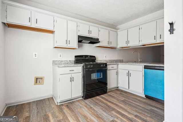 2047 Charter Ln, Lithonia, GA 30058 - kitchen featuring gas stove, under cabinet range hood, dishwasher, wood finished floors, and a textured ceiling