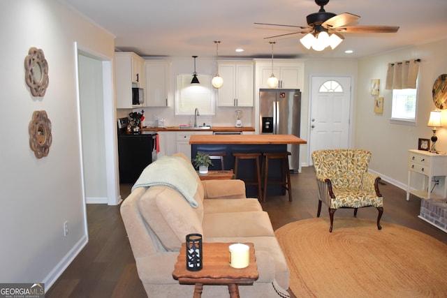 living room with recessed lighting, baseboards, ceiling fan, and dark wood-style flooring