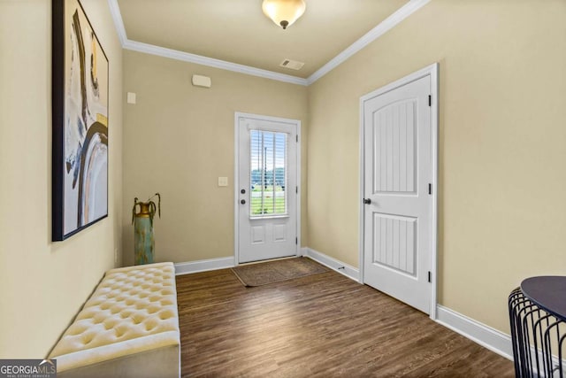 foyer with visible vents, ornamental molding, baseboards, and wood finished floors