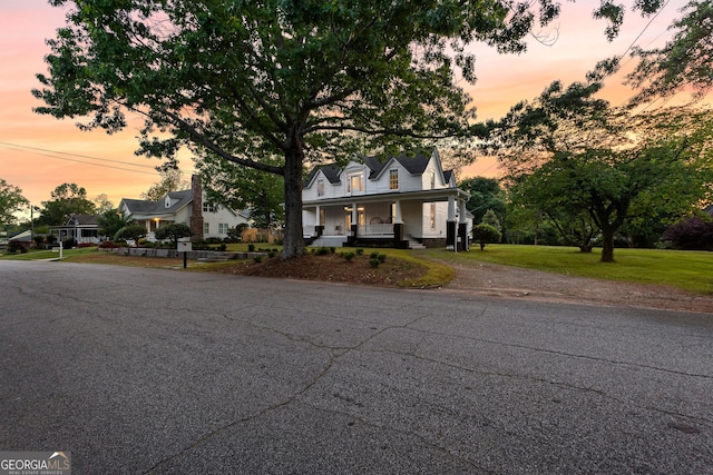 view of front of home with covered porch and aphalt driveway
