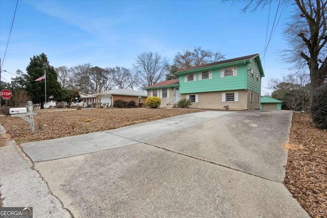 6100 Prestige Valley Rd, Morrow, GA 30260 - split level home featuring a detached garage and concrete driveway